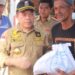 Gubernur Al Haris Serahkan Bantuan Sosial Korban Kebakaran Rumah di Desa Sungai Itik