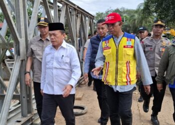 Gubernur Al Haris Tinjau Jalan Amblas Bungo-Sumbar