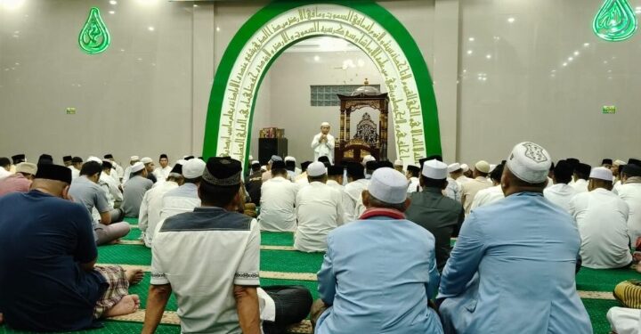 Gubernur Al Haris Bersama Pejabat Pemprov Jambi Safari Subuh di Masjid Shobahul Khoiriyah Thehok