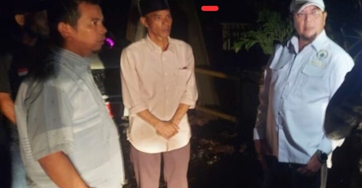 Ivan Wirata Tinjau Kondisi Jalan Padang Lamo