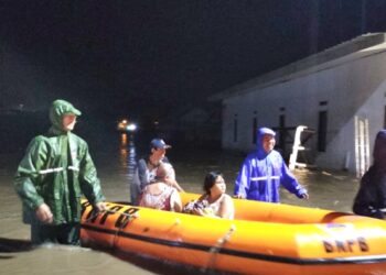Petugas BPBD Lakukan Pendataan Korban Banjir di Muara Enim Sumsel
