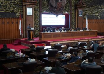 DPRD Provinsi Jambi Berikan Penjelasan Terhadap Lima Ranperda Inisiatif
