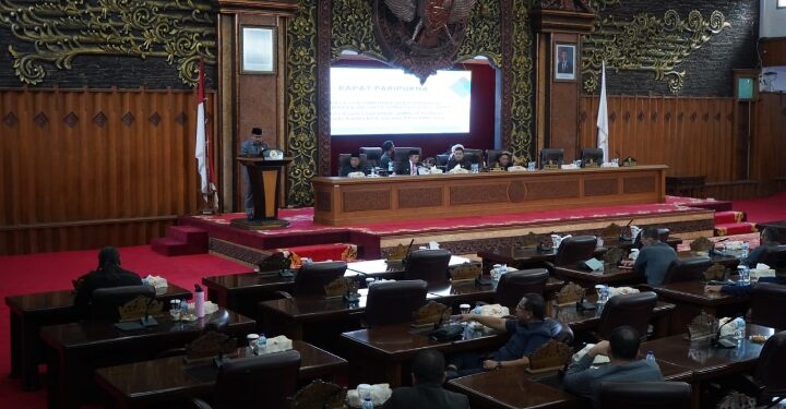 DPRD Provinsi Jambi Berikan Penjelasan Terhadap Lima Ranperda Inisiatif