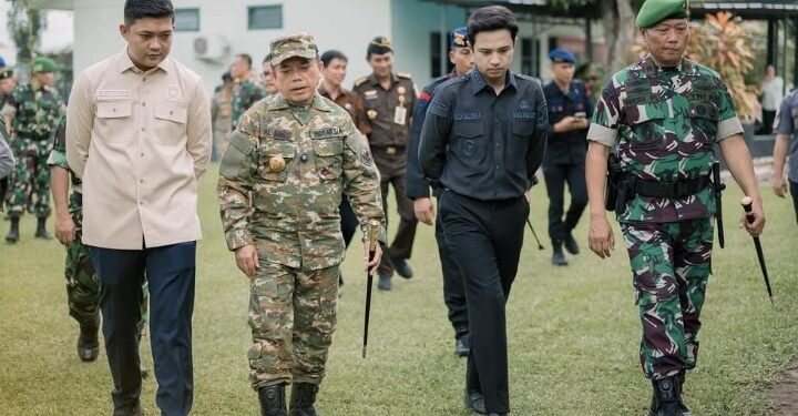 Katua DPRD M Hafiz Ikut Hadiri Lepas 480 Satgas Pamtas RI-PNG Batalyon 142/KJ