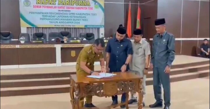 Fraksi Sampaikan Catatan dan Masukan Tentang LKPJ Bupati Tebo Tahun 2024