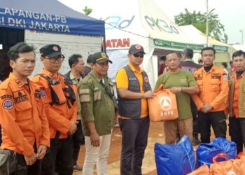 BNPB Salurkan Bantuan Logistik Korban Kebakaran Permukiman di Kapuk Muara