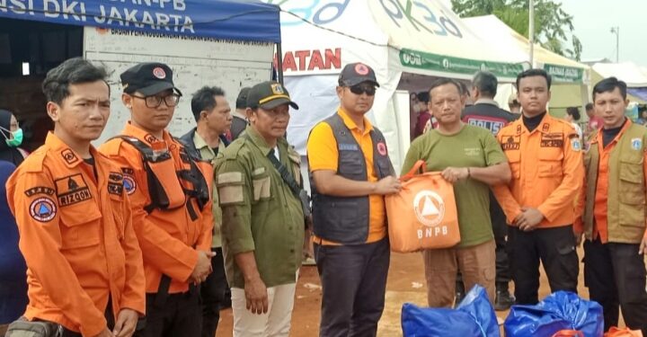 BNPB Salurkan Bantuan Logistik Korban Kebakaran Permukiman di Kapuk Muara