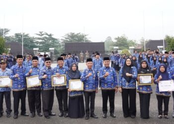 Pemkab Tebo Berikan Penghargaan kepada ASN yang Memasuki Masa Purnatugas Juli 2025