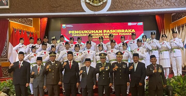 Gubernur Al Haris Kukuhkan 54 Paskibraka Provinsi Jambi Tahun 2025