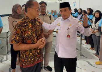 Tinjau SPPG di Pemayung, Gubernur Al Haris Minta Beli Bahan Pokok di Jambi Agar Perputaran Ekonomi Semakin Meningkat