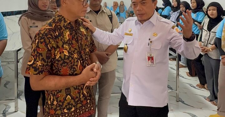 Tinjau SPPG di Pemayung, Gubernur Al Haris Minta Beli Bahan Pokok di Jambi Agar Perputaran Ekonomi Semakin Meningkat