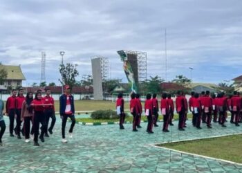 Paskibraka Kabupaten Batang Hari Latihan di Alun-Alun