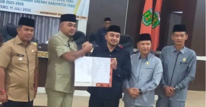 DPRD Tebo Setujui Ranperda APBD Perubahan dan RPJMD 2025–2029