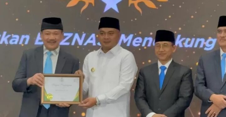 Bupati Tebo Terima Penghargaan Baznas Award 2025