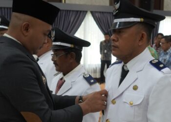 Bupati Tebo Lantik Zulkarnain sebagai Plt Kades Betung Bedarah Timur, Juga Lantik Pj Sekda dan Sejumlah Pejabat Lainnya