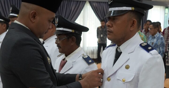Bupati Tebo Lantik Zulkarnain sebagai Plt Kades Betung Bedarah Timur, Juga Lantik Pj Sekda dan Sejumlah Pejabat Lainnya