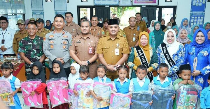 Tingkatkan Kualitas PAUD, Pemkab Tebo Salurkan APE Luar Ruangan di Rimbo Ilir