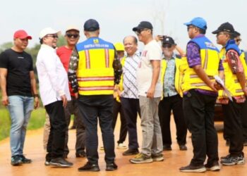 Pimpinan dan Anggota DPRD Jambi Tinjau Jalan Jepang