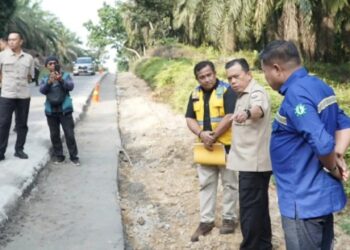 Gubernur Al Haris Tinjau Pekerjaan Pelebaran Jalan Ness, Tekankan Pekerjaan Sesuai Standar Kualitas