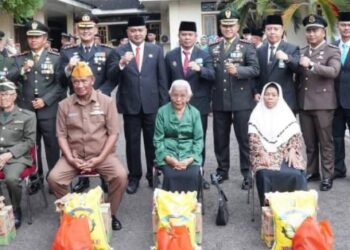 Bupati Agus Rubiyanto Ajak Masyarakat Teladani Semangat Juang Pahlawan
